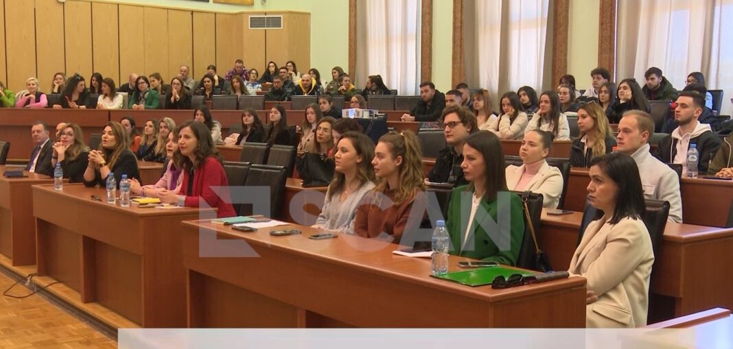 “Tirana Bank”, në mbështetje të grave në teknologji. Studentët e Politeknikut, pjesë e aktivitetit “Këtu për edukimin, Këtu për zonjat në teknologji”