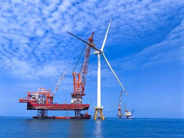 Turbina me erë më e madhe në botë thyen rekordin Turbina me erë më e madhe në botë thyen rekordin e mëparshëm duke gjeneruar sasi të jashtëzakonshme energjie!