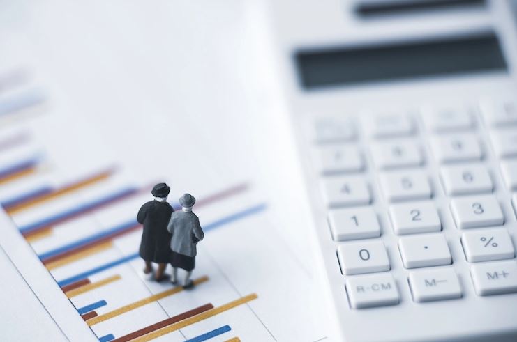 Viti zgjedhor, Qeveria “zgjidh qesen”, 5.7 miliard lekë për pensionistët Viti zgjedhor, Qeveria “zgjidh qesen”, 5.7 miliard lekë për pensionistët – Fondet special, 2.2 miliard lekë indeksim pensionesh. 3.55 miliard lekë bonusi i fundvitit