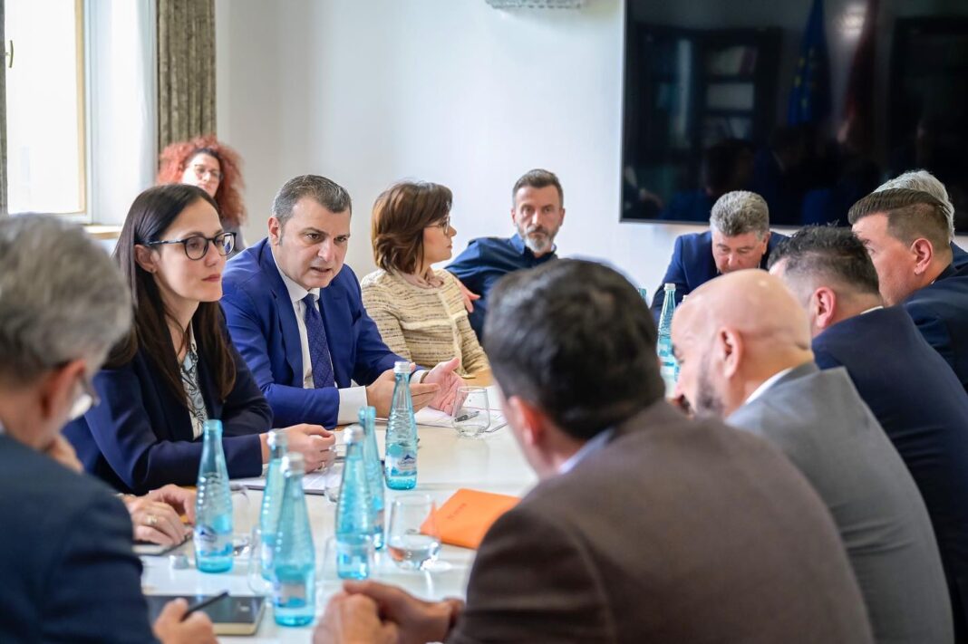 Zhvlerësimi i Euros, “topi” në derën e Financave – Eksportuesit: Presim zgjidhje për lehtësimin e situatës