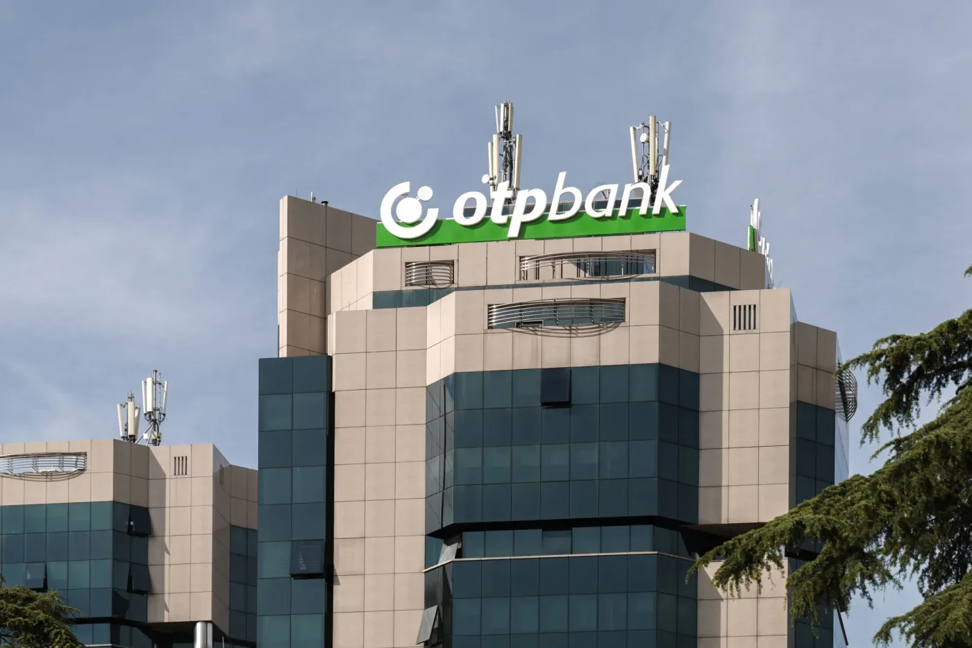 Përfundon saga e shitjes se Alpha Bank Shqipëri. Blihet nga OTP