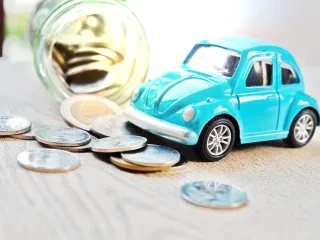 Cmimi sigurimit të makinës do varet nga mosha e drejtuesit dhe eksperienca