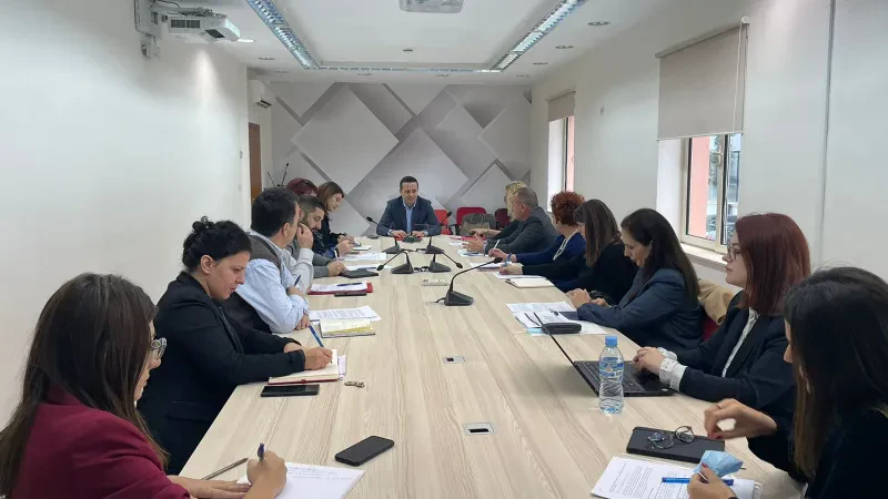 Dhoma Amerikane kërkon shtyrjen e gjobave për fiskalizimin deri në fund të vitit 2022