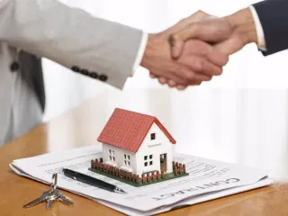 Shtyrja e rivlerësimit deri në korrik 2022, Shoqata e Ndërmjetësve: Potencial për rivlerësim me çmim të tregut, do jenë apartamentet e blera që në gropë