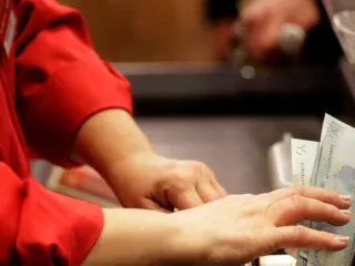 Operatorët e pagesave duhet të sigurohen për dëmet që mund t’iu shkaktojnë klientëve