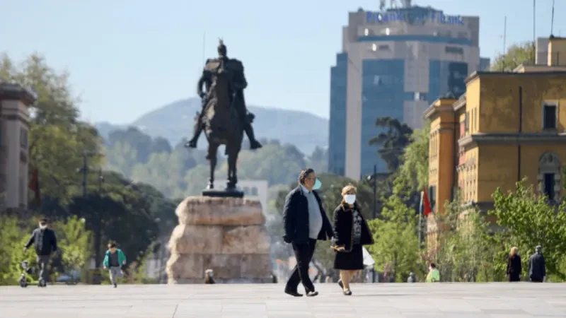 Jetëgjatësia e shqiptarëve në 70 vjet u rrit me 42%, pandemia e ktheu në rënie
