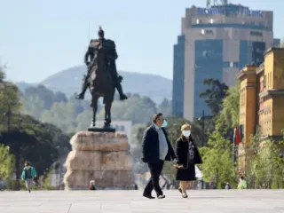 Jetëgjatësia e shqiptarëve në 70 vjet u rrit me 42%, pandemia e ktheu në rënie