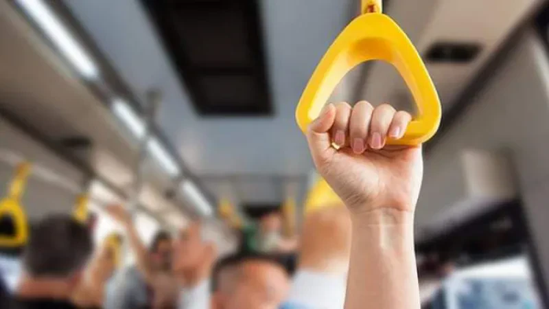 Rënia me 55% e udhëtarëve në autobusë dhe rritja e çmimit të naftës shton kostot e shërbimit urban; Operatorët kërkojnë heqjen e akcizës të karburanteve