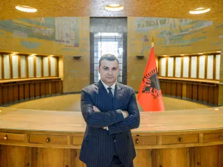 Kuvendi voton guvernatorin e ri të Bankës së Shqipërisë, rizgjidhet Gent Sejko