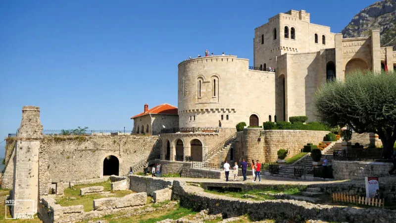 Turizmi mbetet 22% poshtë niveleve të parakrizës, tre dozat frenojnë shtetasit e Kosovës 