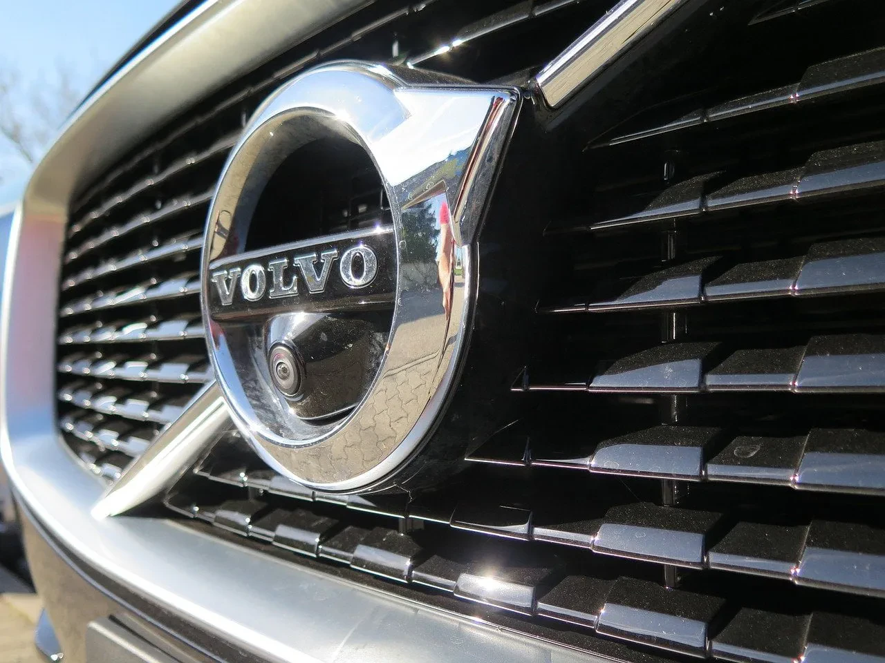 Volvo pezullon dërgesat e makinave në Rusi