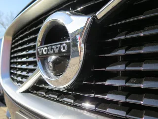 Volvo pezullon dërgesat e makinave në Rusi