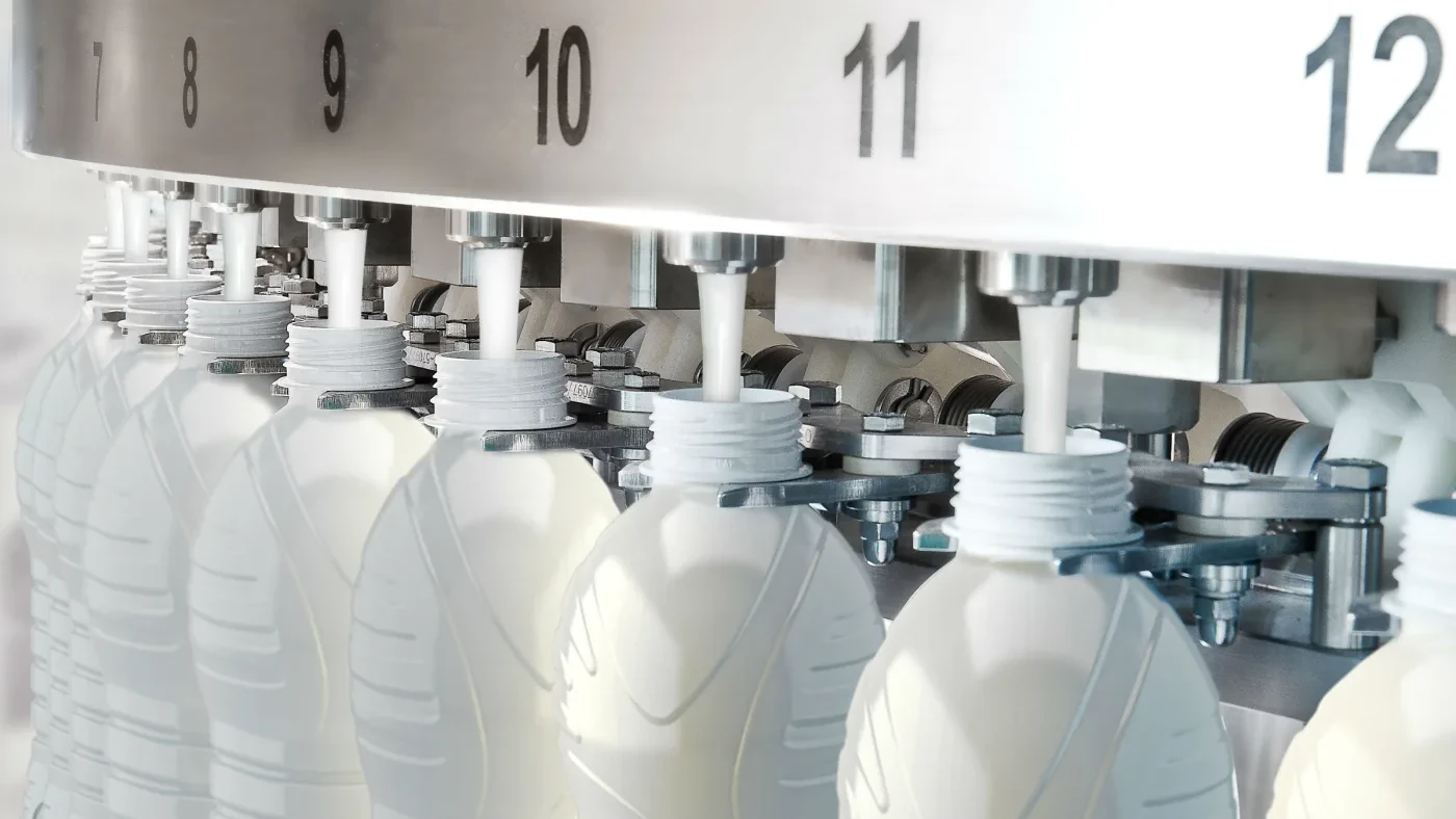 Plastika do shtrenjtohet nga qershori 25%; Shoqata e qumështit: Blegtoria dhe industria në rrezik real falimenti