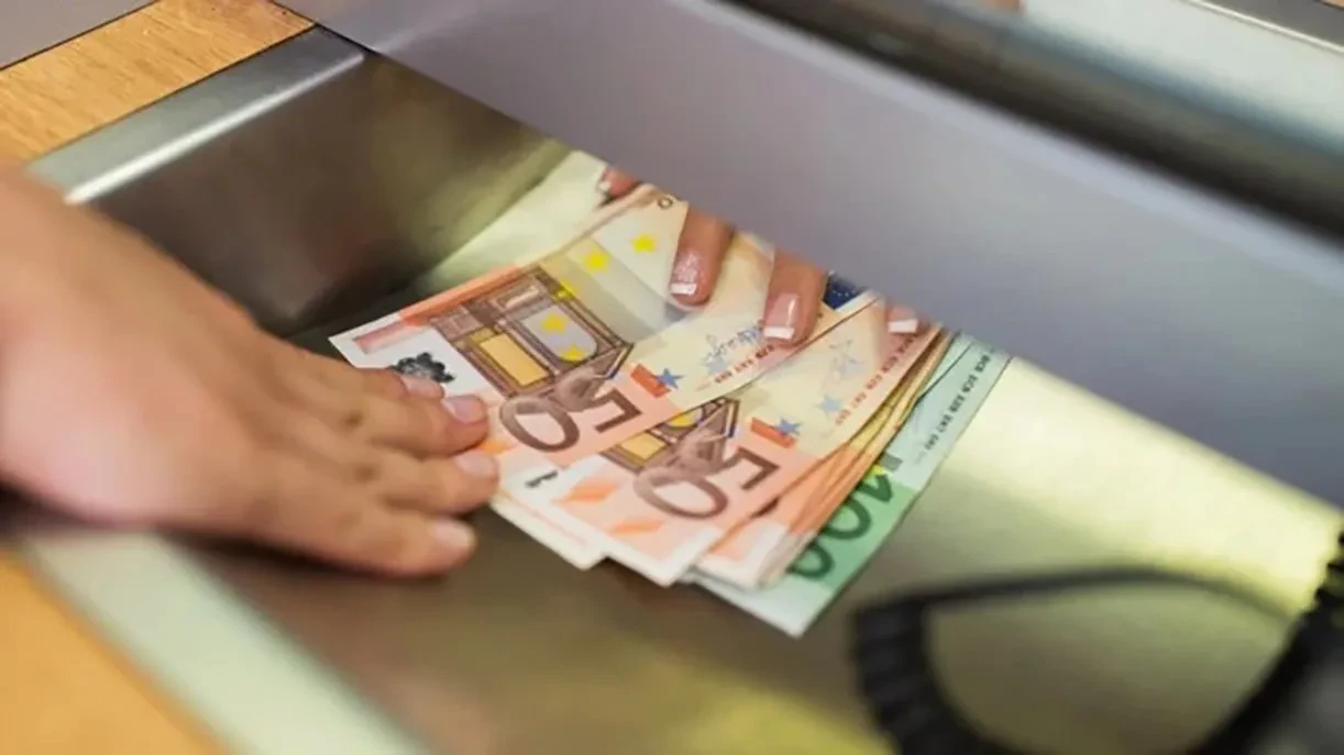 Paga mesatare në vend rritet më pak se inflacioni në tremujorin e parë, zhvlerësohen të ardhurat
