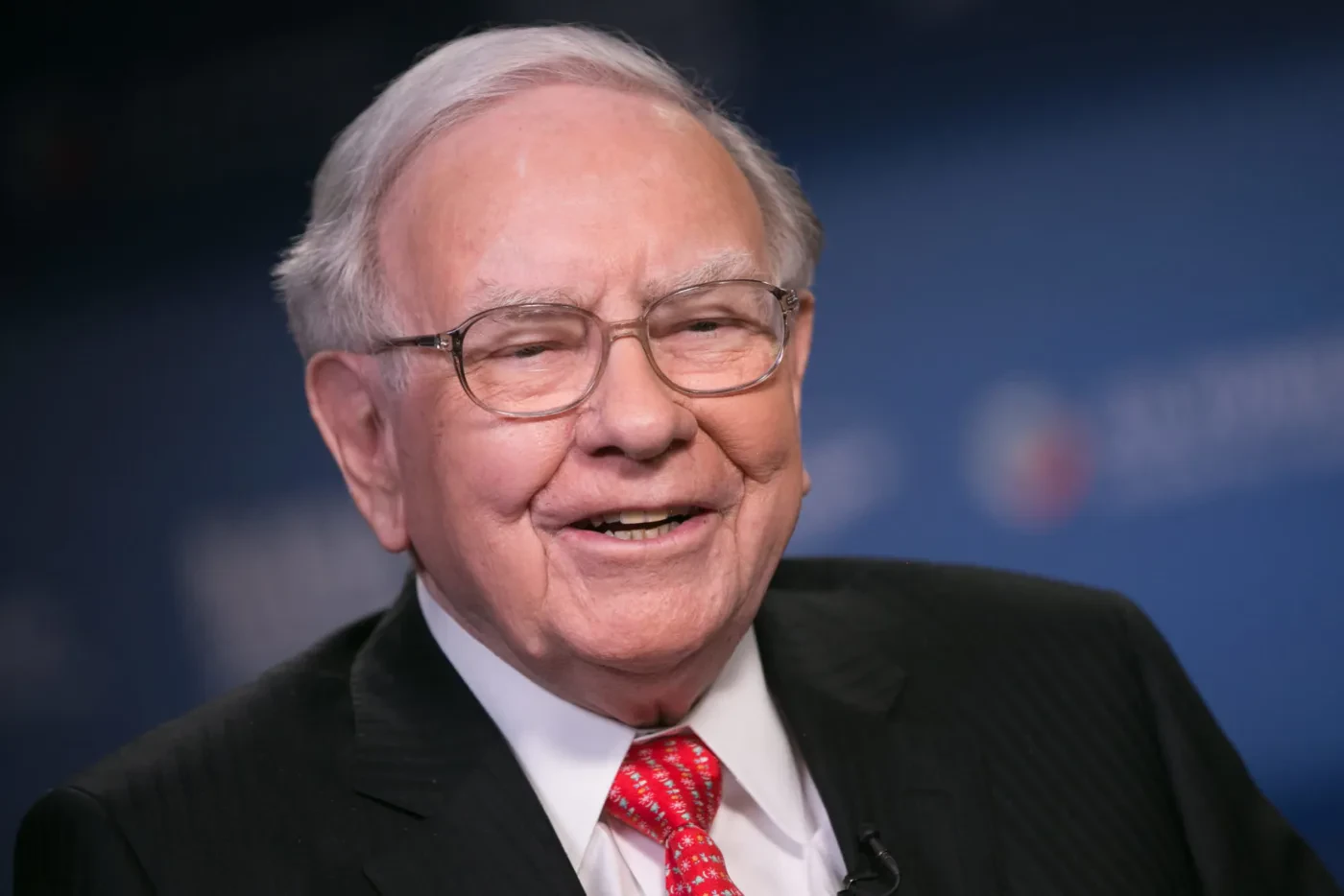 Ndryshimi i thjeshtë që duhet të bëni për të qenë të lumtur dhe të suksesshëm, sipas Warren Buffet