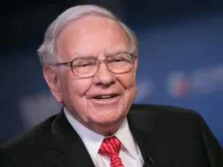 Ndryshimi i thjeshtë që duhet të bëni për të qenë të lumtur dhe të suksesshëm, sipas Warren Buffet