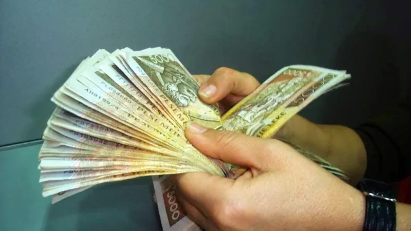 2021, paga në sektorin publik ishte 24% më e lartë se në atë privat