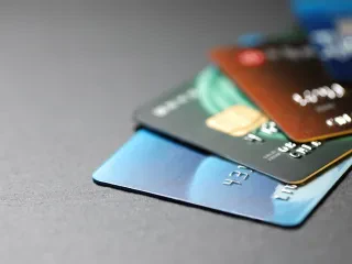 Italia bën të detyrueshëm pranimin e pagesave me kartë, Shoqata e Bankave kërkon të njëjtën gjë në Shqipëri