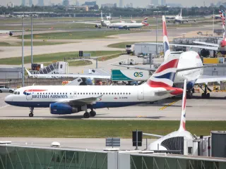 Aeroporti Heathrow urdhërohet të ulë tarifat e pasagjerëve çdo vit deri në 2026