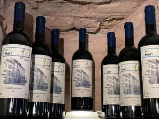 ‘Vreshti më i vogël në botë’ po shet shishe për 5 mijë dollarë secila, por nuk dëshiron që ju t’i pini ato!