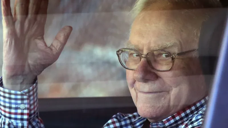 Warren Buffett ‘godet’ sërish – Do të blejë deri në gjysmën e gjigantit të naftës Occidental duke rritur edhe më tej aksionet!