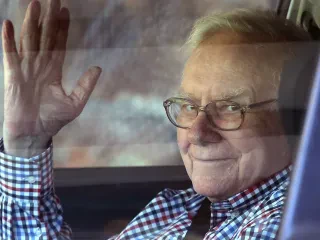 Warren Buffett ‘godet’ sërish – Do të blejë deri në gjysmën e gjigantit të naftës Occidental duke rritur edhe më tej aksionet!