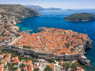 Dubrovniku, i pari në botë për turistë – Renditja e qyteteve europiane. Qyteti kroat numëron 36 turistë për banorë