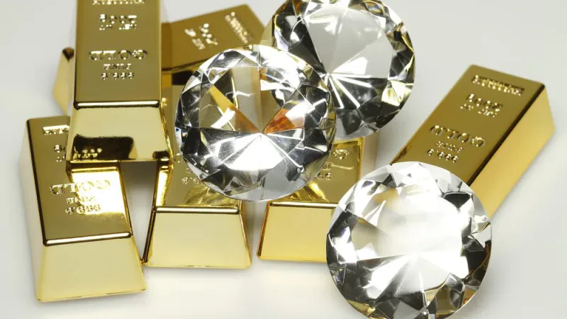 Çfarë është më e rrallë, diamantet apo ari? Dhe cila është më e shtrenjtë