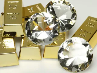 Çfarë është më e rrallë, diamantet apo ari? Dhe cila është më e shtrenjtë