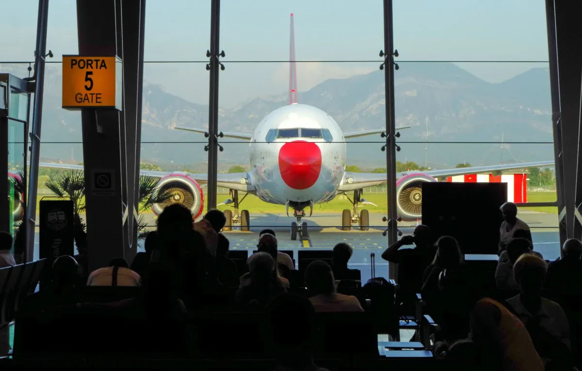 Shtatori 2021 më shumë udhëtarë nga ajri se 2019. 40% të tregut e merr Wizz Air