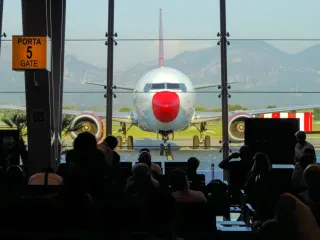 Shtatori 2021 më shumë udhëtarë nga ajri se 2019. 40% të tregut e merr Wizz Air