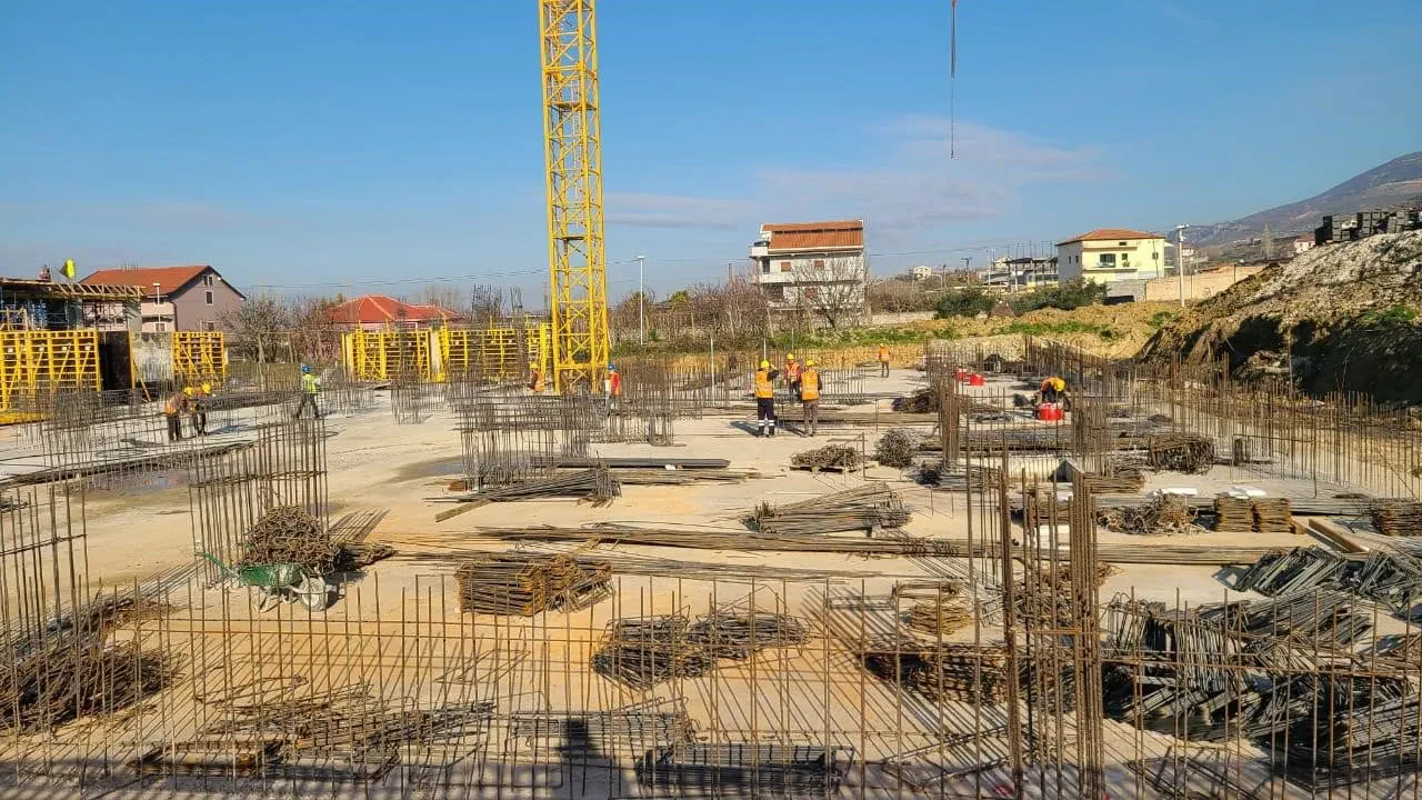 Kontratat porositëse në ndërtim në rënie edhe këtë vit, por çmimet pritet të vijojnë rritjen