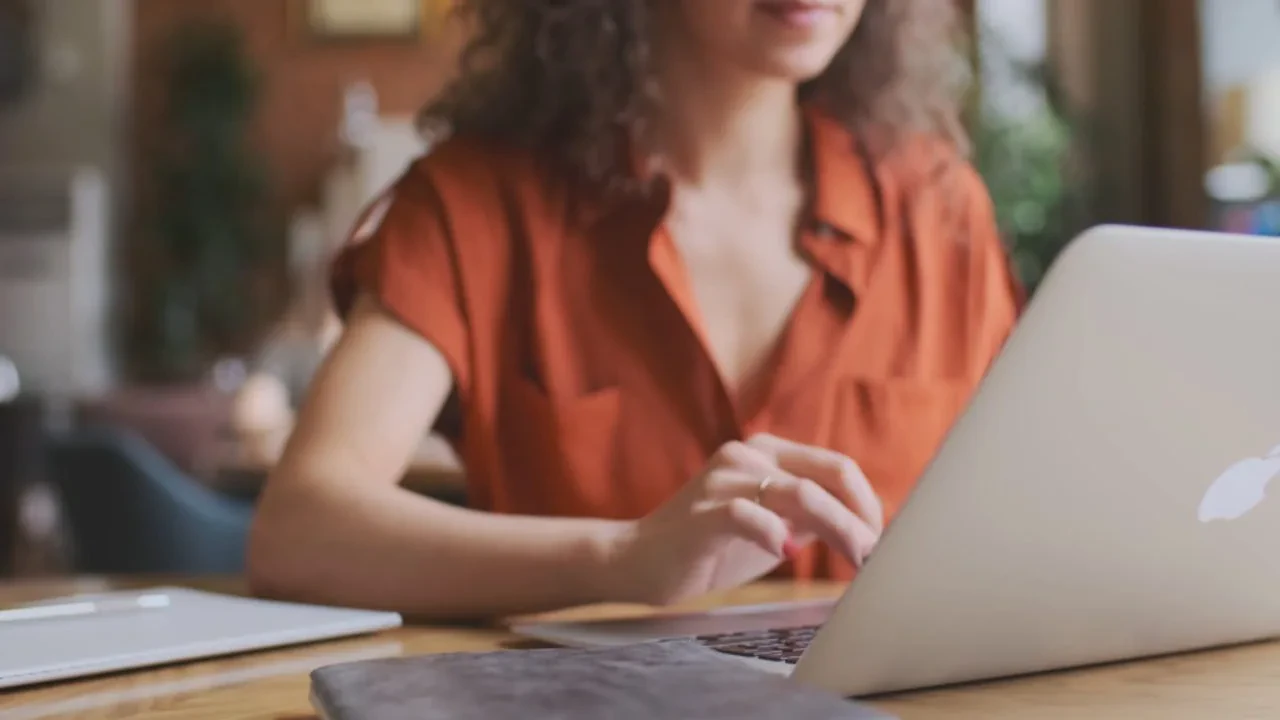 PUNA NGA SHTEPIA frame 493 1280x720