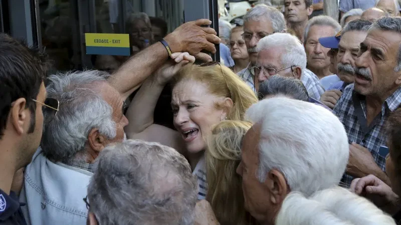 Greqia, 250 euro të moshuarve për Krishtlindje – Vendi përfshihet nga protesta kundër rritjes së çmimeve