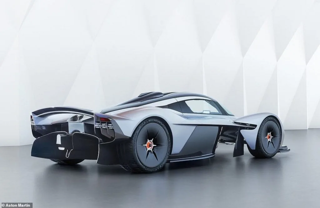 aston Martin Valkyrie 1024x666