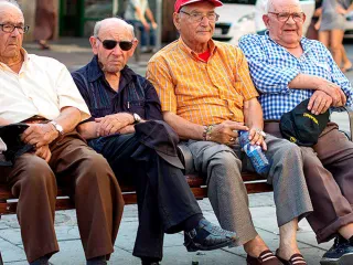 Italia, stimuj për ata që “shtyjnë” daljen në pension – Punonjësit që vendosin të qëndrojnë në punë do të shpërblehen me 10% rritje page