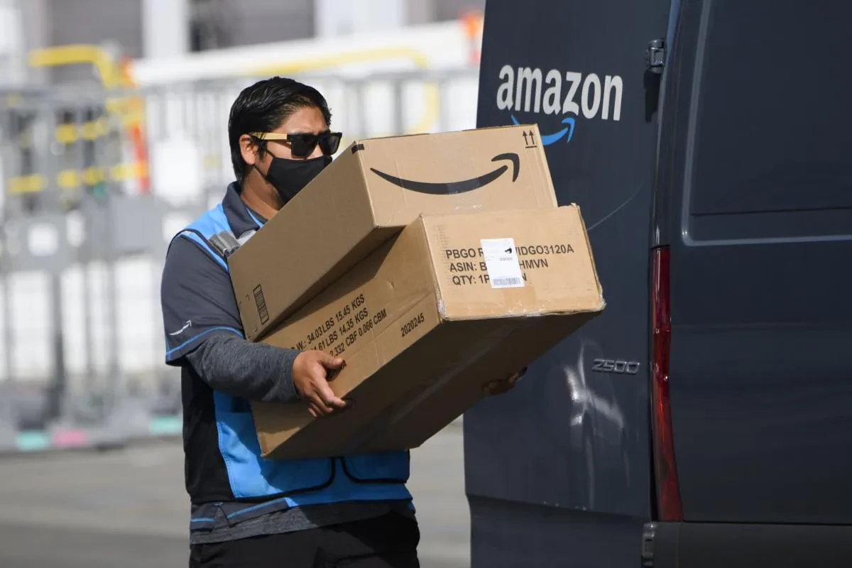 Pasi ndërpreu punësimet, tani do të pushojë nga puna rreth 10 mijë veta – Cila është arsyeja e lëvizjes drastike të Amazon?!