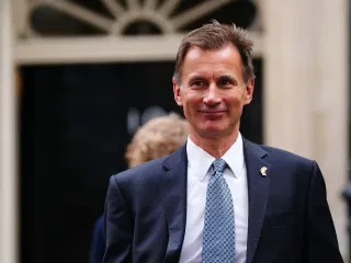 Paralajmëron Hunt: Do përballemi me stuhinë! – Ministri i Financave kërkoi sakrifica nga britanikët për uljen e inflacionit rekord
