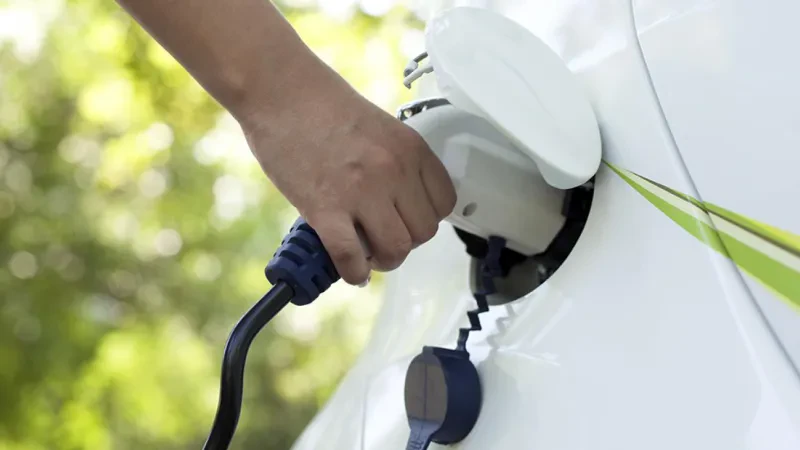 Google Maps tani ju ndihmon të gjeni stacione rikarikimi për makinat elektrike