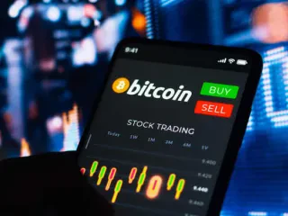 Bitcoin arrin nivelin më të ulët të 2 viteve ndërsa tregu i kriptove shënon 1.4 trilion dollarë humbje këtë vit!
