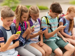 Nuk doni t’i jepni fëmijës tuaj një smartphone? Ja disa alternativa