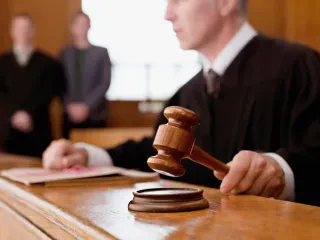 Kushtetuesja rrëzon Kuvendin, u rrit pagat e pensionet gjyqtarëve – Magjistratëve u rriten rrogat me 14 mijë lekë, u ishte llogaritur gabim në që vitin 2019