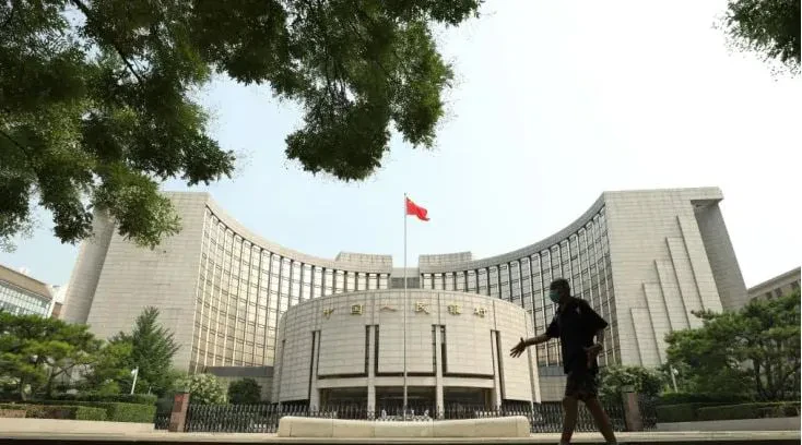 Kina ‘liron’ 70 miliardë dollarë për bankat për të mbështetur ngadalësimin e ekonomisë!