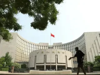 Kina ‘liron’ 70 miliardë dollarë për bankat për të mbështetur ngadalësimin e ekonomisë!