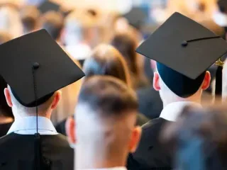 Britania shtrëngon më tej rregullat për shtetasit e huaj: Ndalohen studentët që nuk janë të regjistruar në universitetet më të mira!