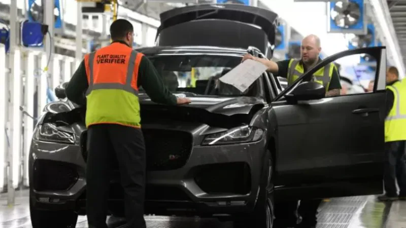 Jaguar Land Rover shkurton prodhimin për shkak të mungesës së çipave
