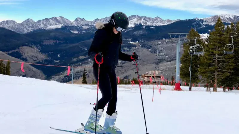 Franca kursen energjinë në resortet dimërore – Teleferikët e skive më të ngadaltë dhe më pak borë artificiale