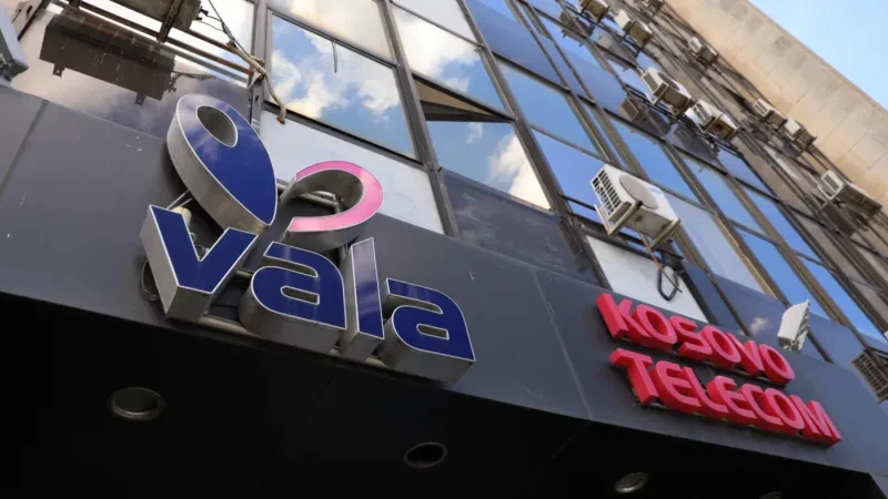 Qeveria i premton Telekomit 13 milionë euro për kodin telefonik të Kosovës  