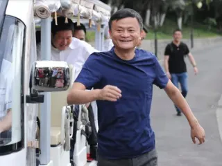 Jack Ma, miliarderi i Alibaba, u zhduk nga publiku në vitin 2020 – Financial Times raporton: Ndodhet në Tokio!