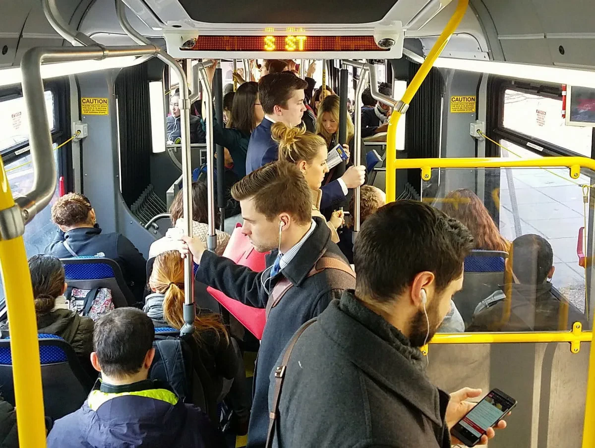 Platforma “etransport”, si do aksesohen biletat e autobusëve – Gonxhe: Janë pajisur dhe operatorët në terren, zbatimi në 2023